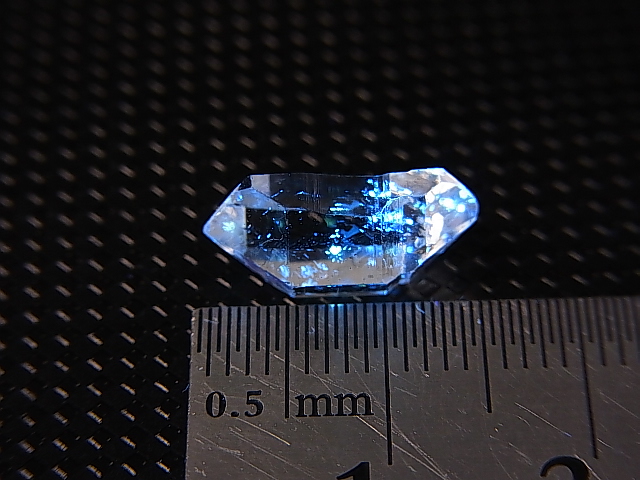 画像: ニューヨーク・ハーキマーダイヤモンド（水晶）ＤＴポイント（蛍光オイル入り） 0.7g