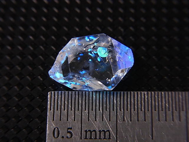 画像: ニューヨーク・ハーキマーダイヤモンド（水晶）ＤＴポイント（蛍光オイル入り） 0.7g