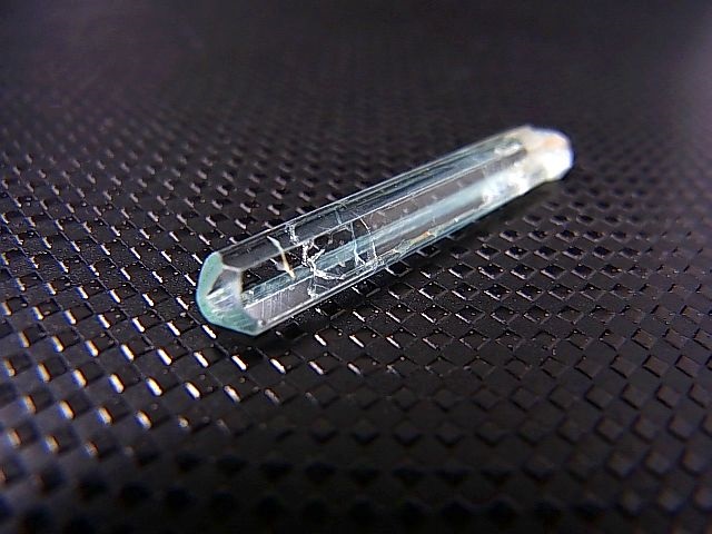 画像: ナイジェリア産アクアマリン柱状結晶 4.1カラット