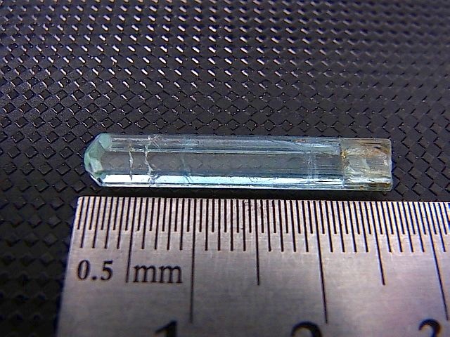 画像: ナイジェリア産アクアマリン柱状結晶 4.1カラット