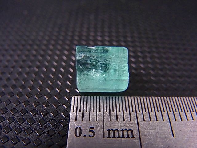 画像: ナイジェリア産アクアマリン柱状結晶 3.9カラット