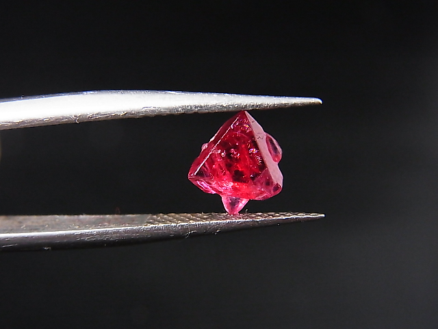 画像: ミャンマー・モゴック産レッドスピネル双晶原石「ダビデの星」 1.4カラット