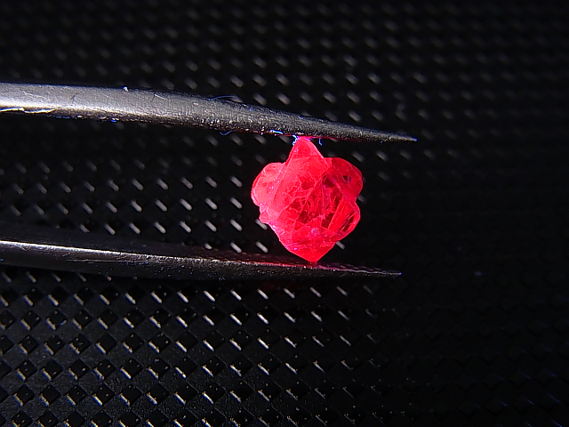 画像: ミャンマー・モゴック産レッドスピネル双晶原石「ダビデの星」 1.4カラット