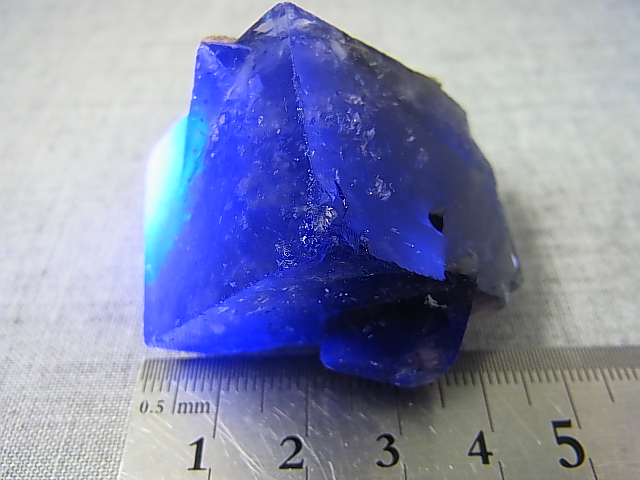 画像: ナイジェリア産強蛍光フローライト原石 81.7g