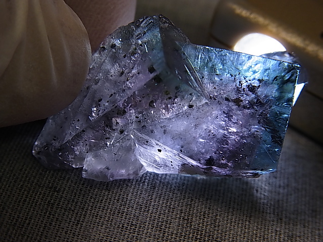 画像: ナイジェリア産強蛍光フローライト原石 17.9g