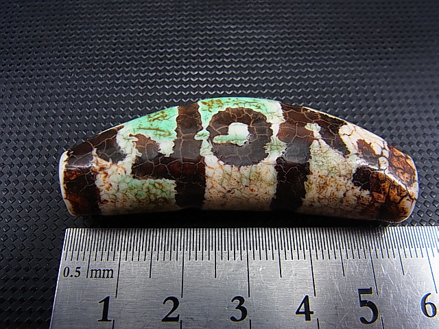 画像: ヴィンテージ：「老緑色弓形(牛角)蓮師法器」西蔵（チベット）天珠 約56.5×20×12.5mm