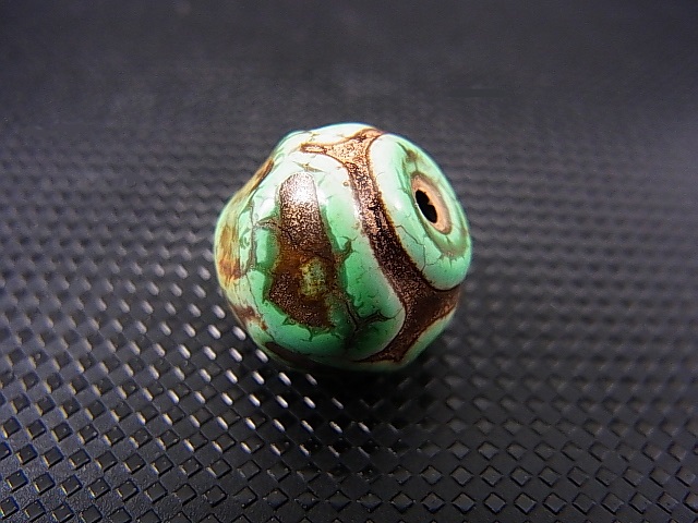 画像1: ヴィンテージ：「雪域天珠：老緑色亀甲」西蔵（チベット）天珠 直径約15×13mm