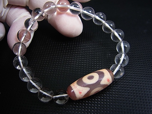 画像: 「三眼」（赤朱砂入り）現代天珠/K2カラコルム・クリアクオーツ/オリジナルブレスレット 内寸：約15cm