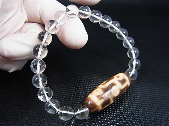 画像: 「九眼」（右下がり/ドラゴンライン入り）現代天珠/K2カラコルム・クリアクオーツ/オリジナルブレスレット 内寸：約17cm