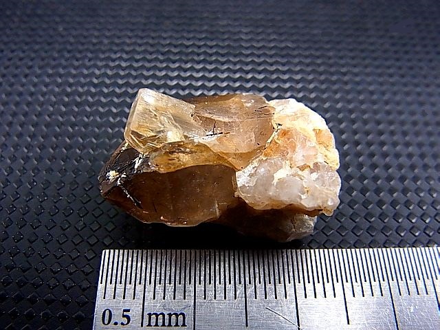 画像: ベトナム・タインホア産スモーキー水晶＆トパーズ共生 6.2g