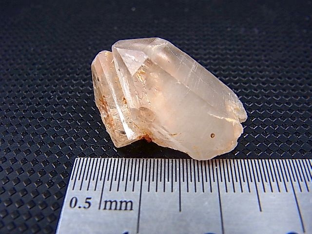 画像: ベトナム・タインホア産スモーキー水晶＆トパーズ共生 6.5g