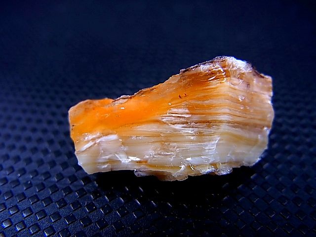 画像: Hokkaidoite北海道然別湖産蛍光オパール原石 3.4g