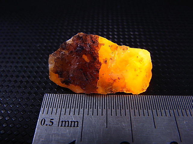 画像: Hokkaidoite北海道然別湖産蛍光オパール原石 3.4g