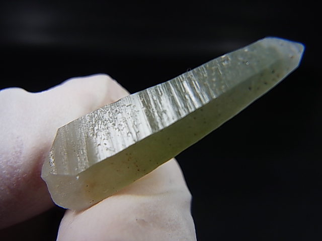 画像: 山梨県水晶峠産トレモライト入り水晶ポイント 4.0g