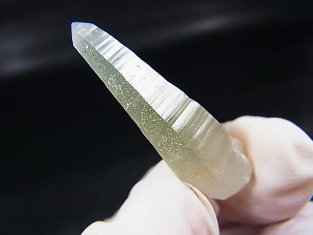 画像: 山梨県水晶峠産トレモライト入り水晶ポイント 4.0g