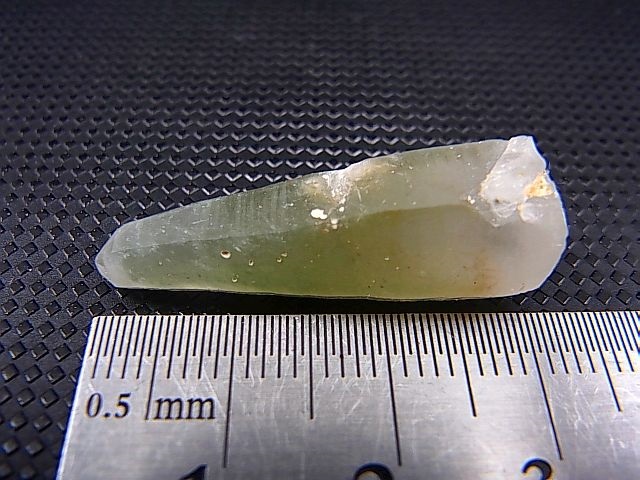 画像: 山梨県水晶峠産トレモライト入り水晶ポイント 4.0g