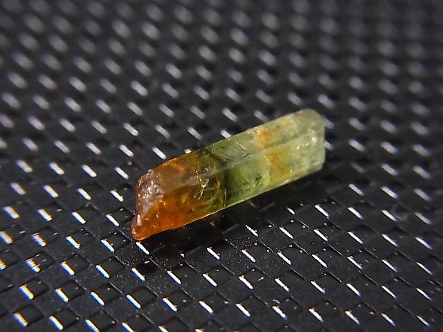 画像: ベトナムMinh Tien産バイカラートルマリン（オレンジ/グリーン）結晶原石 1.1カラット