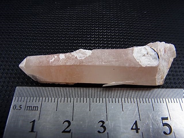 画像: 内モンゴル産アイアンローズ付きピンク水晶（レーザー型） 10.8g