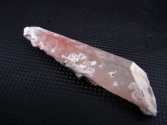 画像: 内モンゴル産アイアンローズ付きピンク水晶（レーザー型） 10.1g