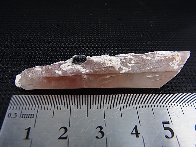 画像: 内モンゴル産アイアンローズ付きピンク水晶（レーザー型） 10.1g