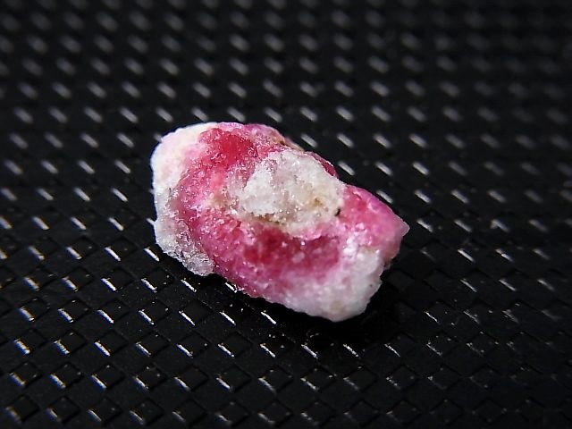 画像: ツグツパイト（タグトゥパイト）原石 0.4g