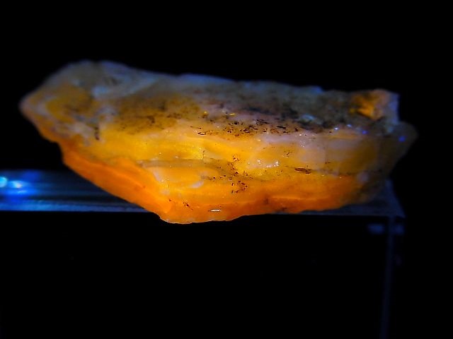 画像: Hokkaidoite北海道然別湖産蛍光オパール原石 3.0g