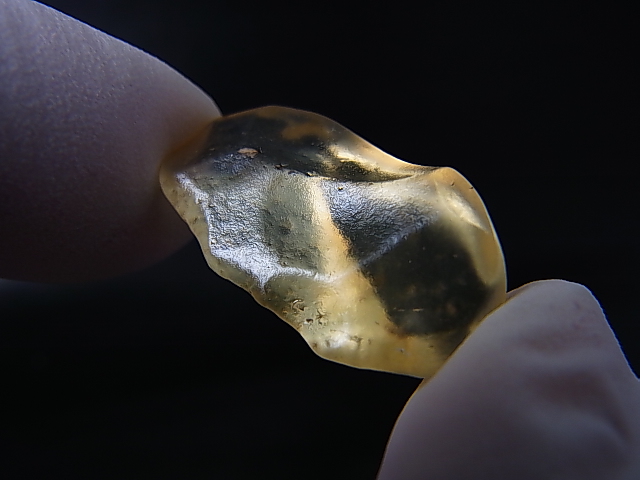 画像: ジュエリー品質：リビアングラス原石 3.2g