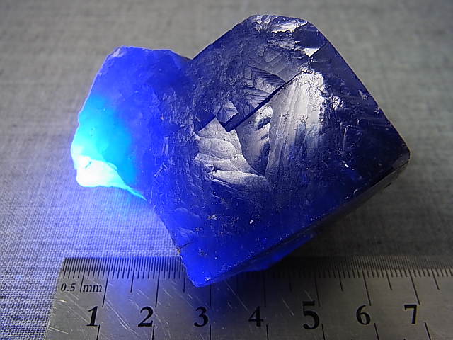 画像: ナイジェリア産強蛍光フローライト原石 161.2g