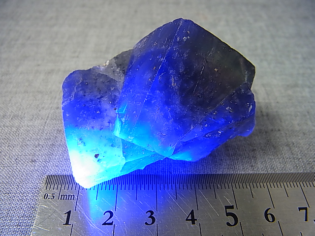画像: ナイジェリア産強蛍光フローライト原石 86.1g
