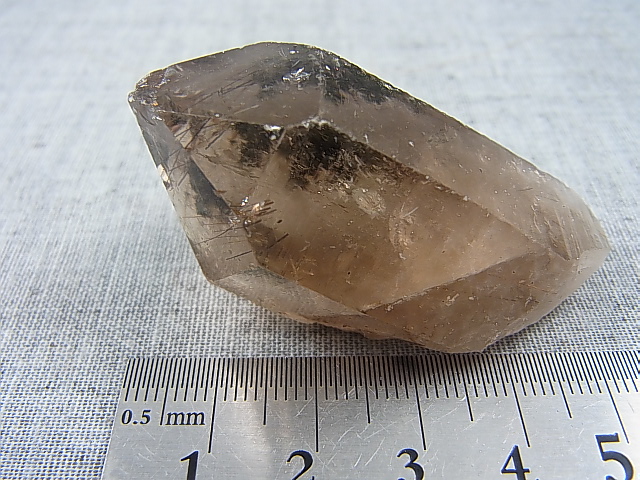 画像: ノルウェー産ゴールド＆コッパールチル入りスモーキー水晶原石（クローライト入り） 46.4g