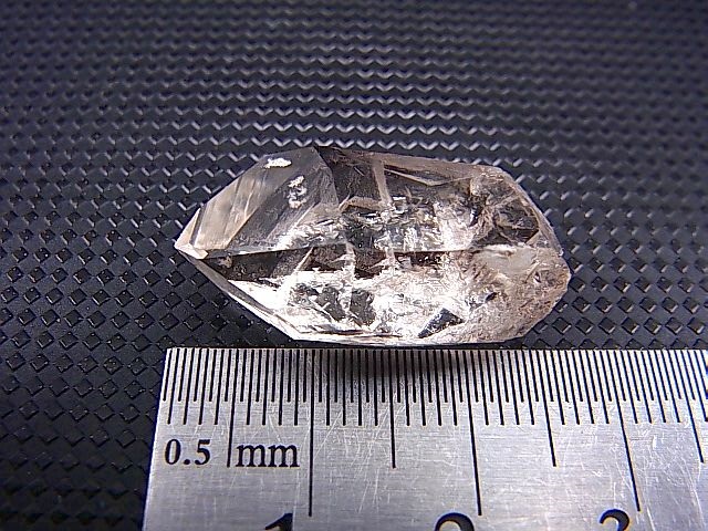 画像: 山梨県乙女鉱山産ウォータークリア水晶ポイント 4.1g