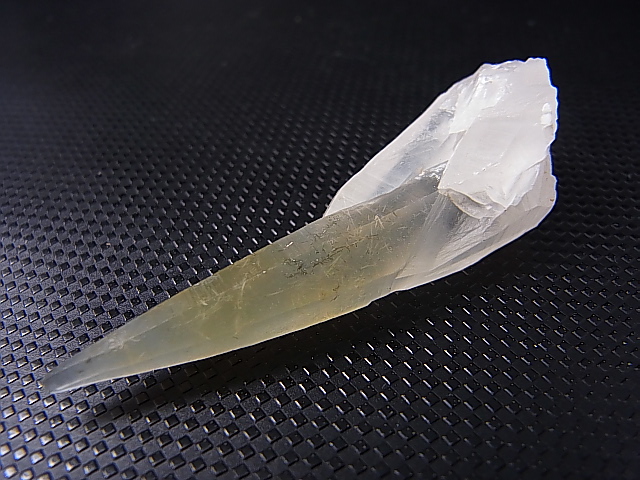 画像: 山梨県水晶峠産トレモライト入り水晶ポイント 9.0g