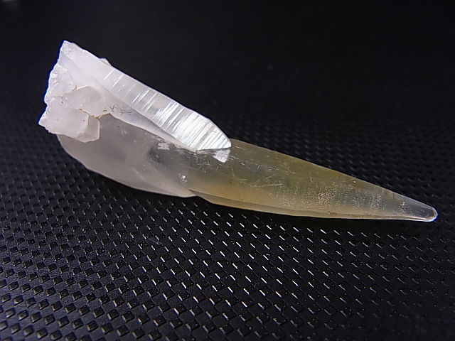 画像: 山梨県水晶峠産トレモライト入り水晶ポイント 9.0g