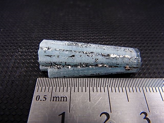 画像: ベトナム産連晶結束型アクアマリン原石（ブラックトルマリン付き） 3.2g