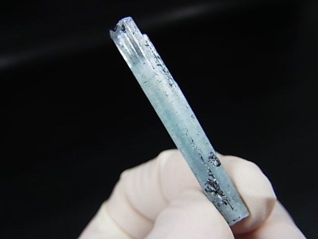 画像: ベトナム産連晶結束型アクアマリン原石（ブラックトルマリン付き） 2.0g