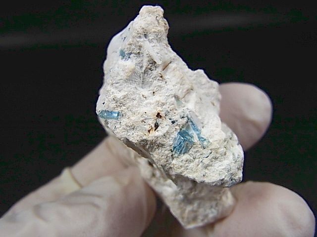 画像: ベトナム・タインホア産宝石品質アクアマリン付きカオリナイト 30.5g