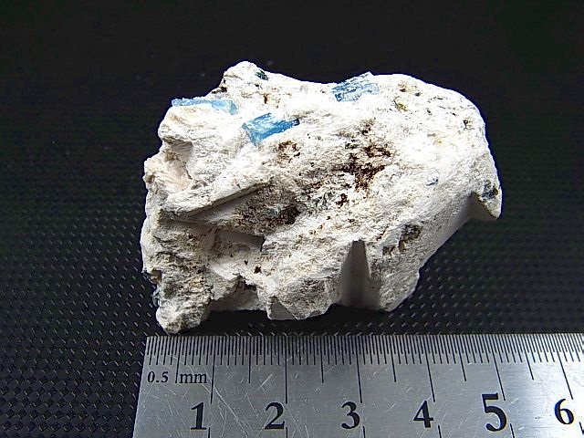 画像: ベトナム・タインホア産宝石品質アクアマリン付きカオリナイト 30.5g