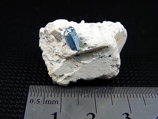 画像: ベトナム・タインホア産宝石品質アクアマリン付きカオリナイト 8.8g