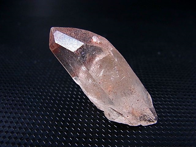 画像: インド・マニカラン産ピンク水晶（貫入り） 12.7g