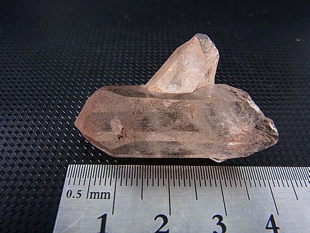 画像: インド・マニカラン産ピンク水晶（貫入り） 12.7g