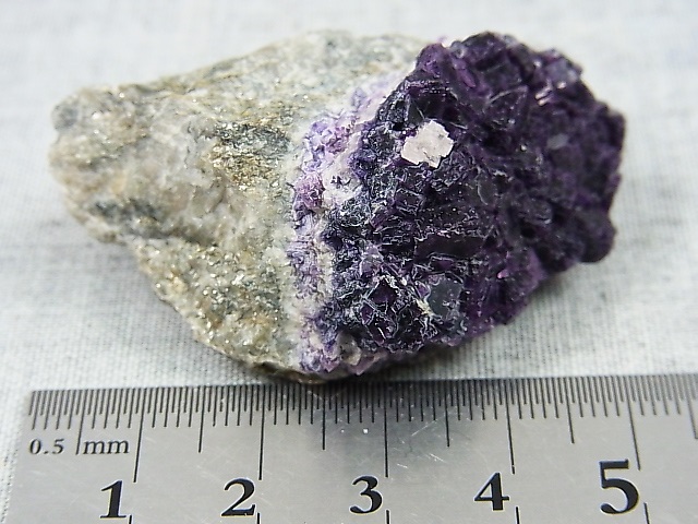 画像: ノルウェー産ブラックフローライト原石 46.6g