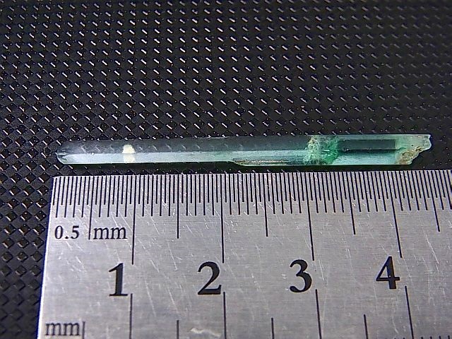 画像: ナイジェリア産アクアマリン柱状結晶 4.4カラット