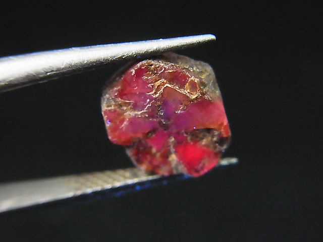 画像: ベトナムLuc Yen産トラピチェ結晶原石（シルキーサファイア） 3.4カラット