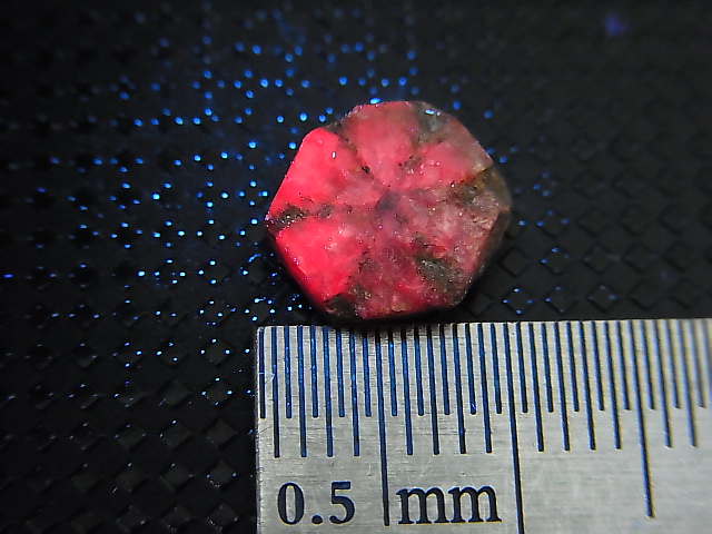 画像: ベトナムLuc Yen産トラピチェ結晶原石（シルキーサファイア） 3.4カラット