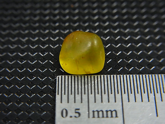 画像: ベトナムMinh Tien産イエロートルマリン結晶原石（川流れ自然研磨） 2.3カラット