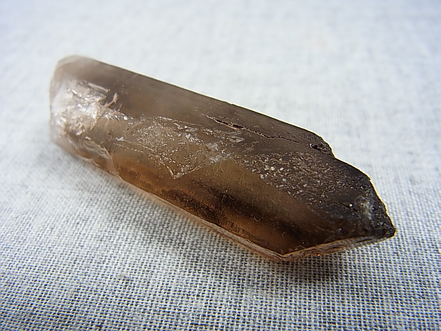 画像: ベトナム・タインホア産スモーキー水晶ポイント 20.4g