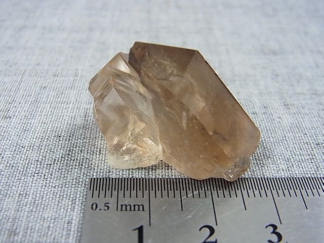 画像: ベトナム・タインホア産スモーキー水晶＆トパーズ共生 18.5g