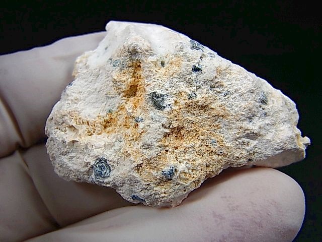 画像: ベトナム・タインホア産宝石品質アクアマリン付きカオリナイト 19.8g