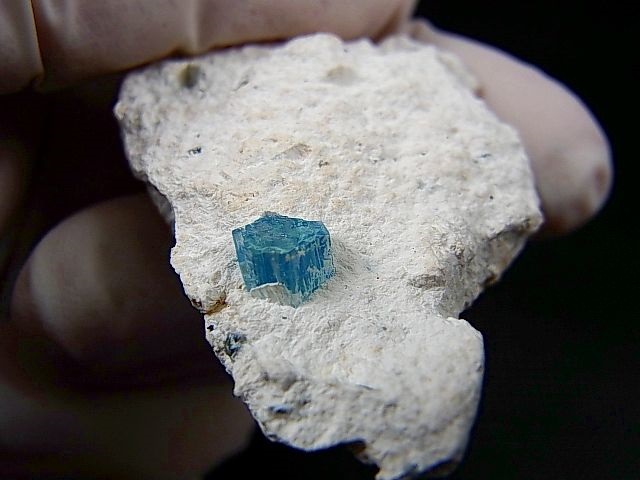 画像: ベトナム・タインホア産宝石品質アクアマリン付きカオリナイト 19.8g