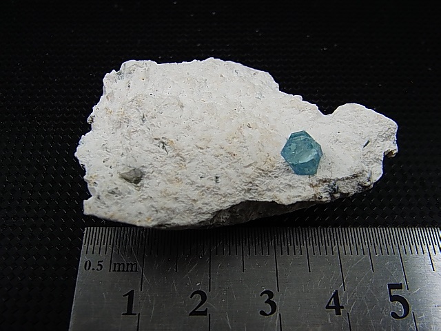 画像: ベトナム・タインホア産宝石品質アクアマリン付きカオリナイト 19.8g